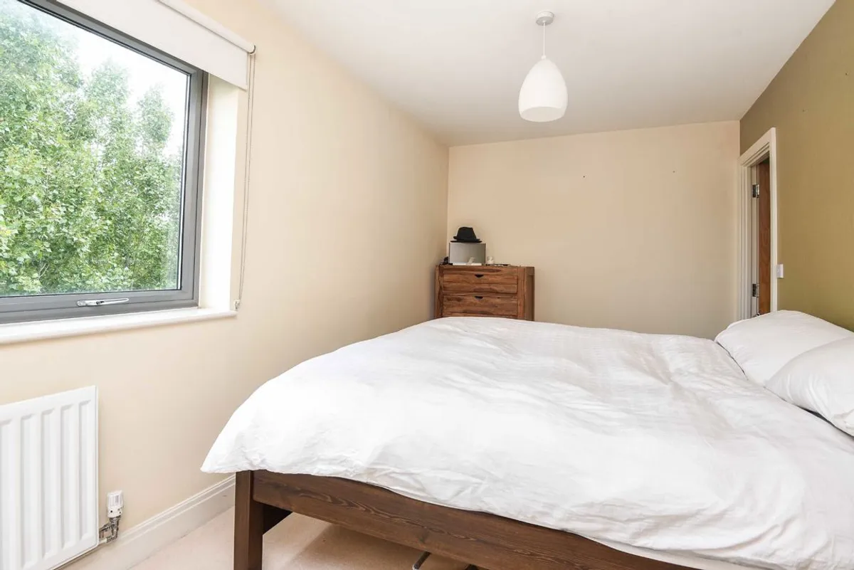 Flat Grosvenor Way in Greater London