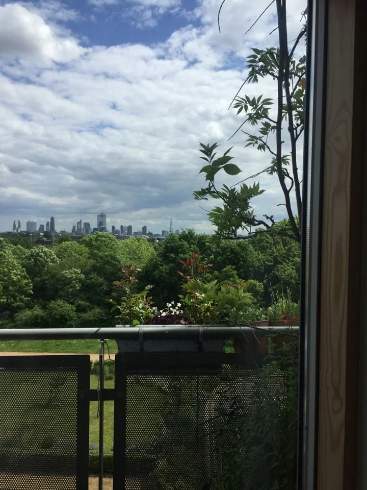 Flat Clock View Crescent in Greater London