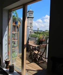 Flat Clock View Crescent in Greater London