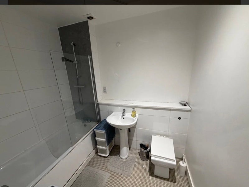 Room Wick Lane in Greater London