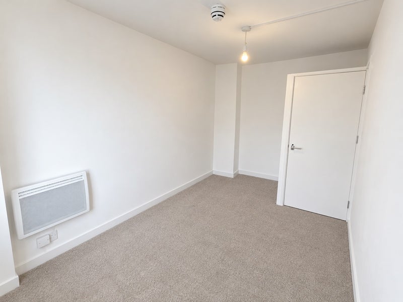 Room Wick Lane in Greater London