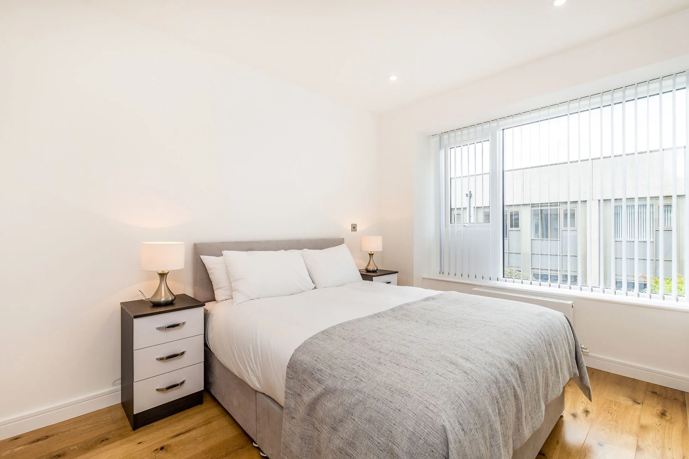 Flat Lampton Road in Greater London