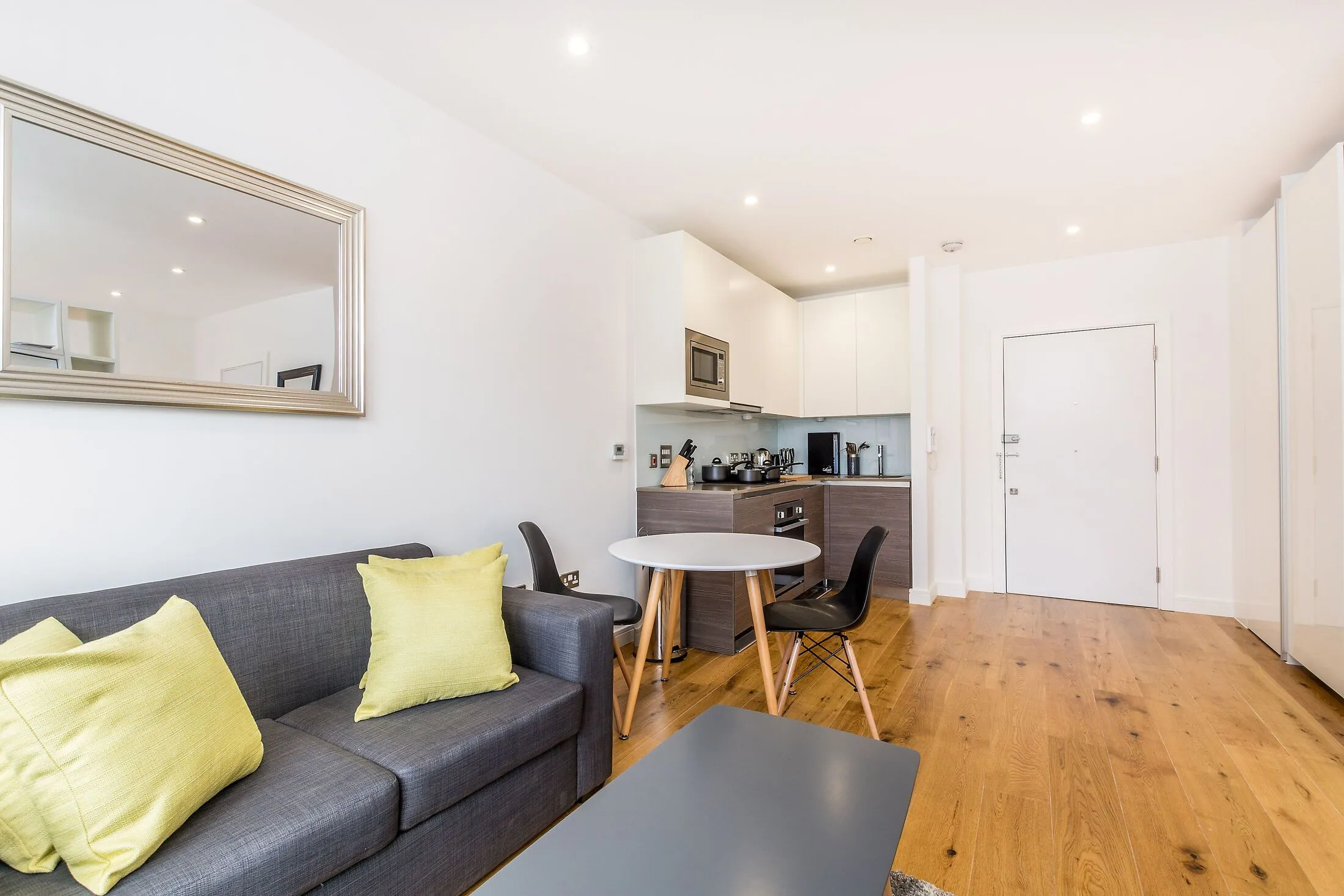 Flat Lampton Road in Greater London
