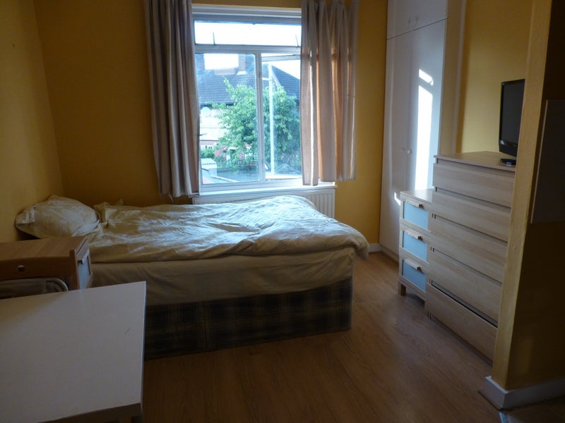 Room Mellitus Street in Greater London
