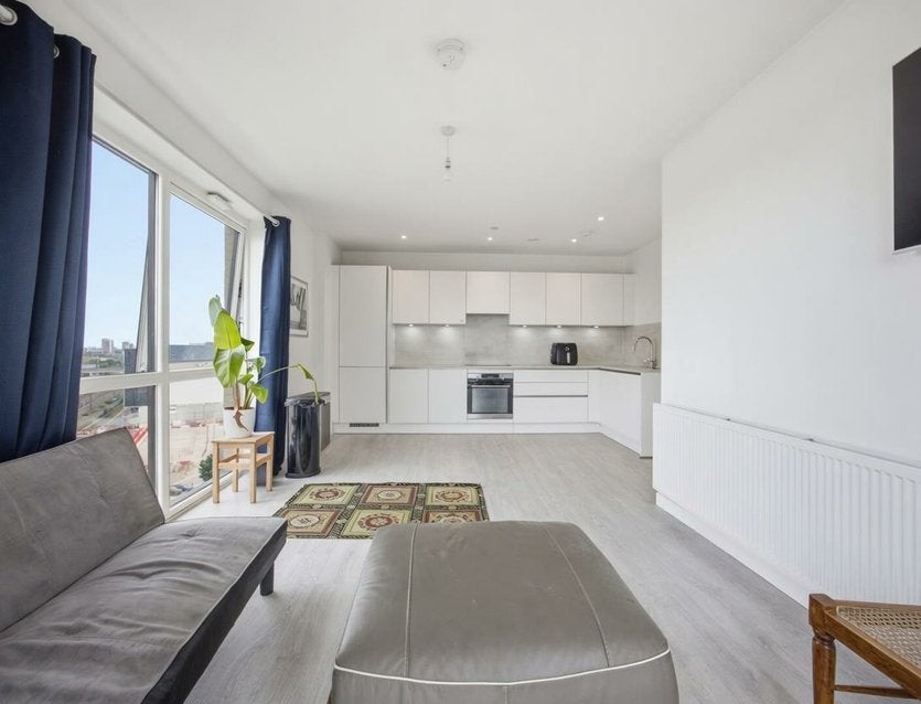 Flat Nestle's Avenue in Greater London