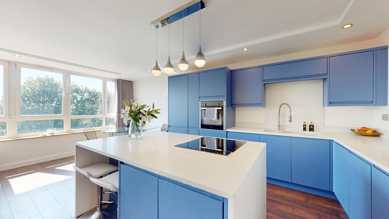 Flat Sandringham Drive in Leeds