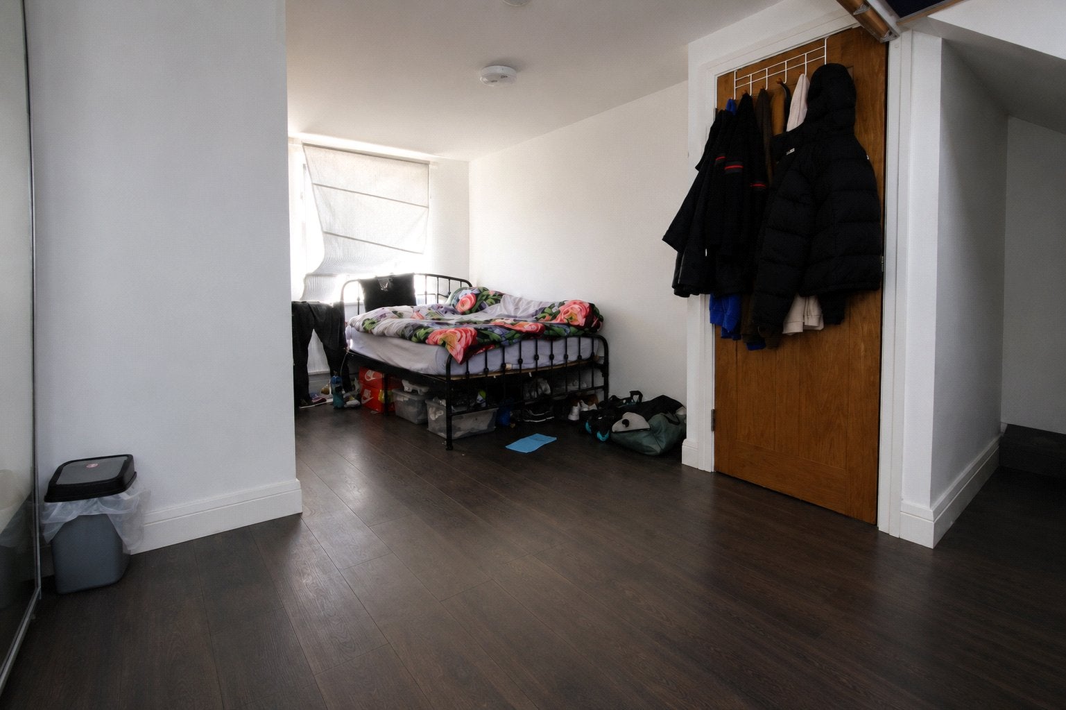 Flat Crowther Road in Greater London
