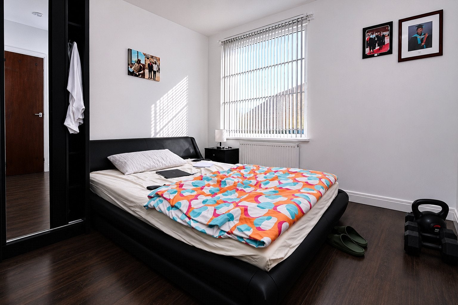 Flat Crowther Road in Greater London