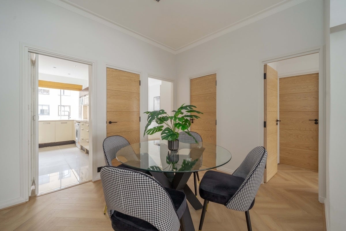 Flat Queensborough Terrace in City of Westminster