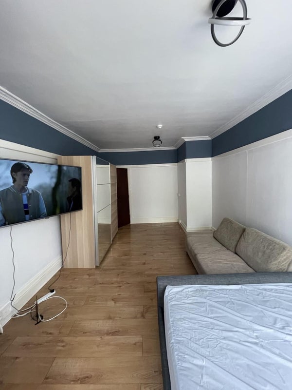 Room Chinbrook Road in Greater London