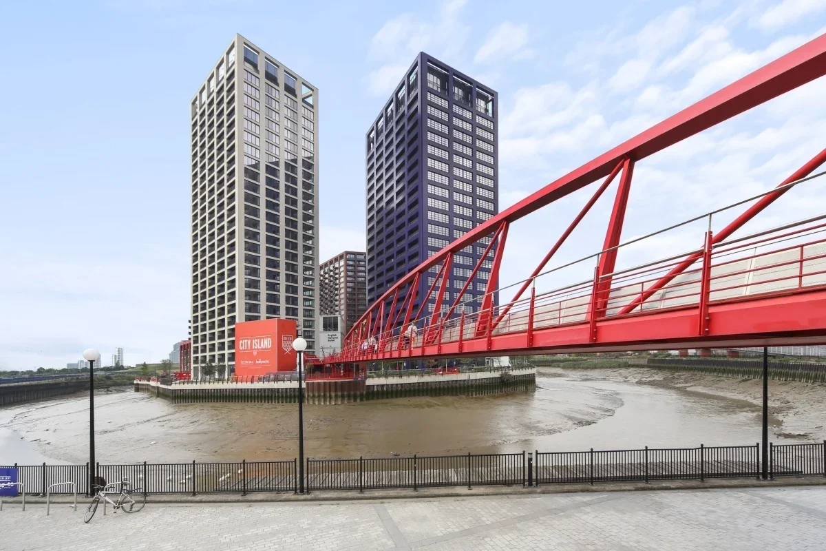 Flat City Island Way in Greater London