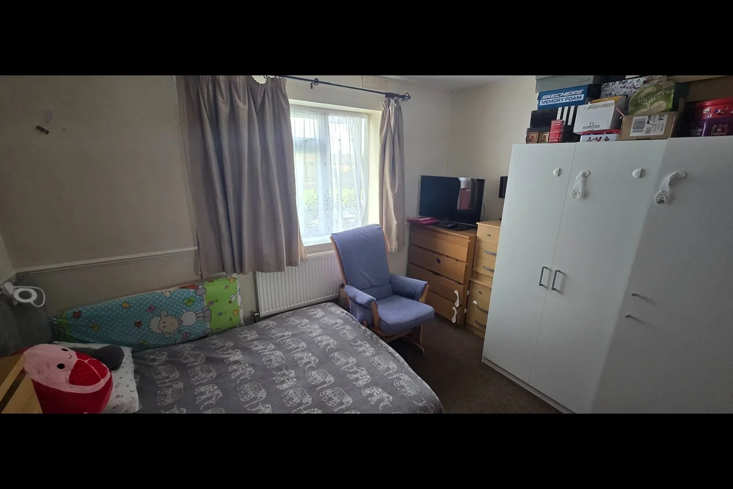Flat Meadfield in Greater London