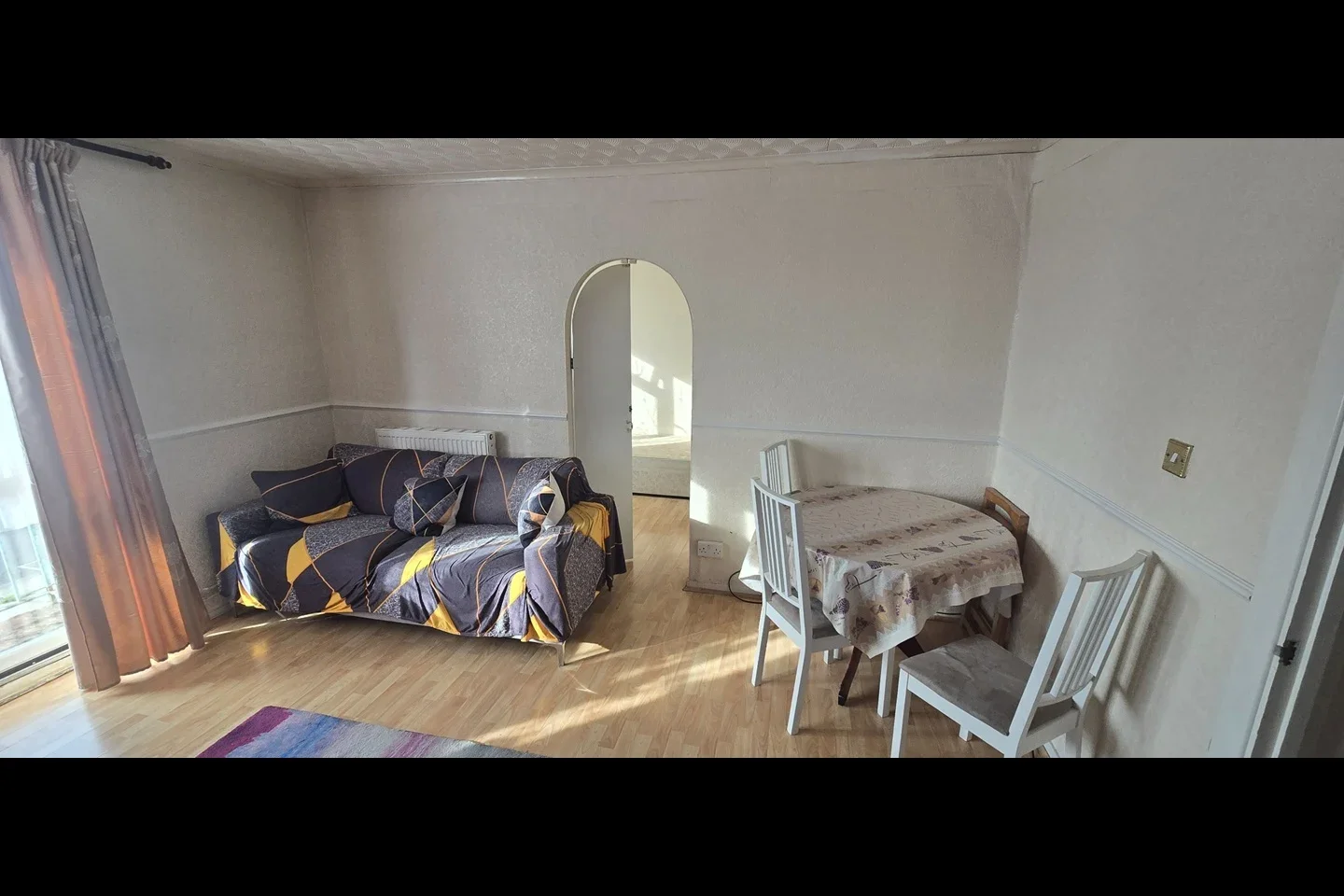 Flat Meadfield in Greater London