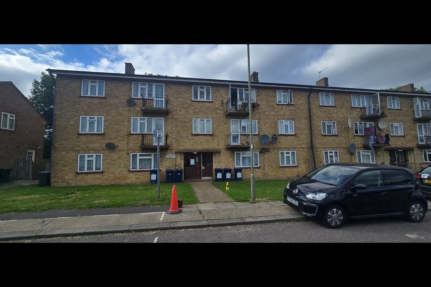 Flat Meadfield in Greater London