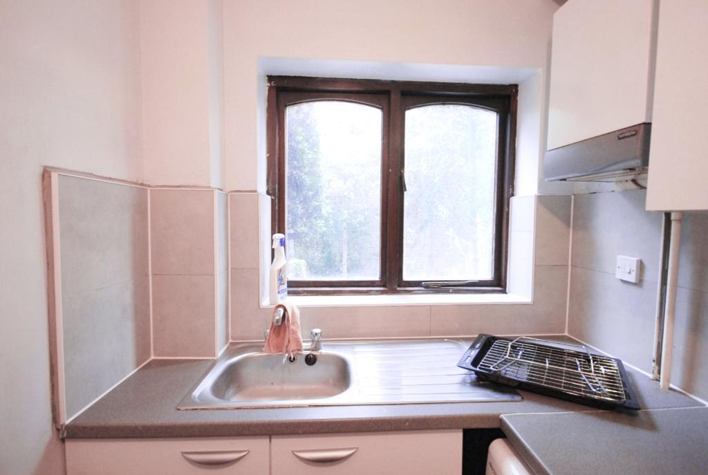 Flat Crawford Avenue in Greater London