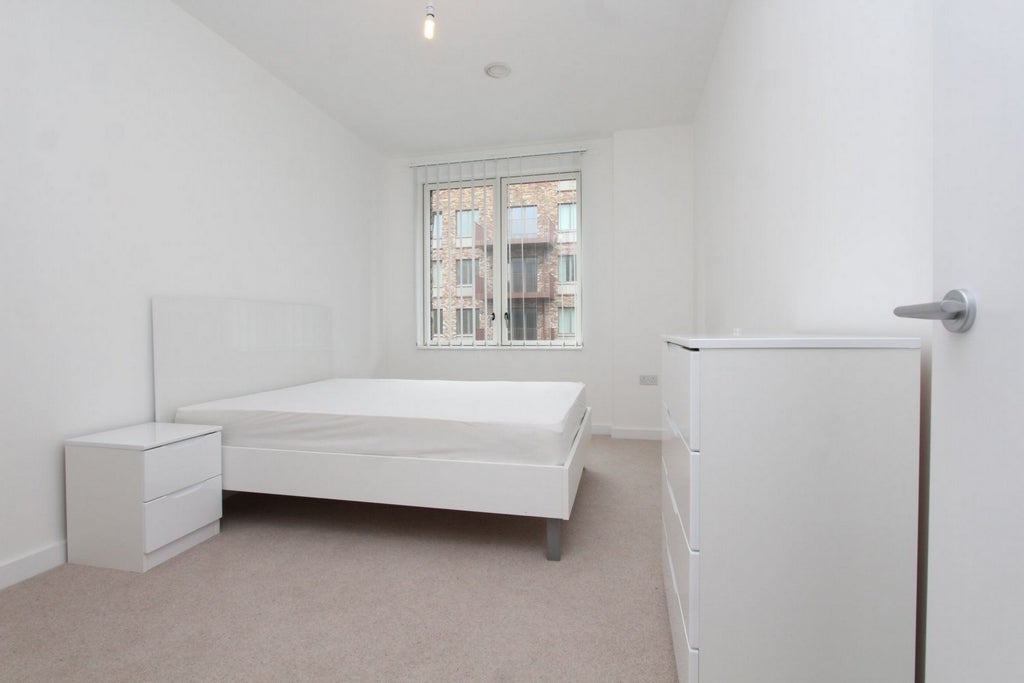 Room Globe Road in Greater London