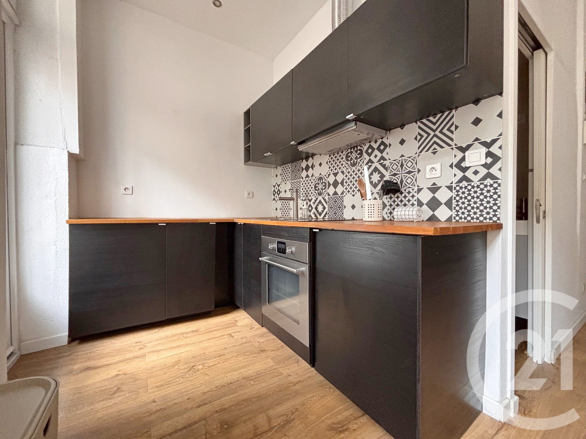 Flat Rue Jules Moulet in Marseille