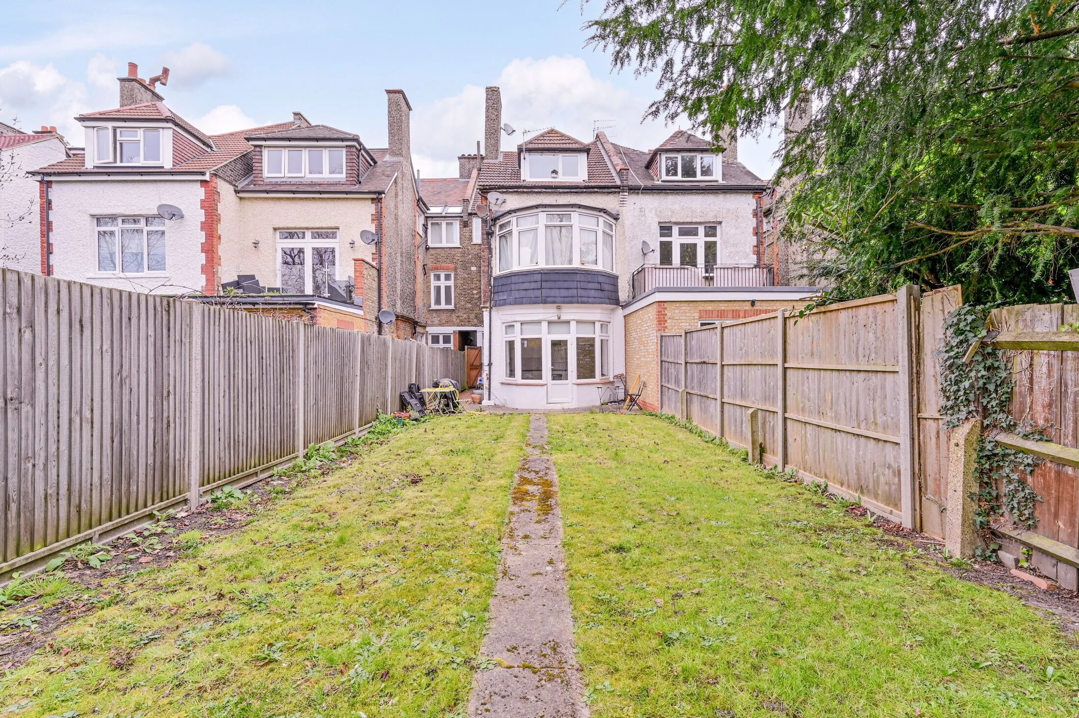 Flat Drewstead Road in Greater London