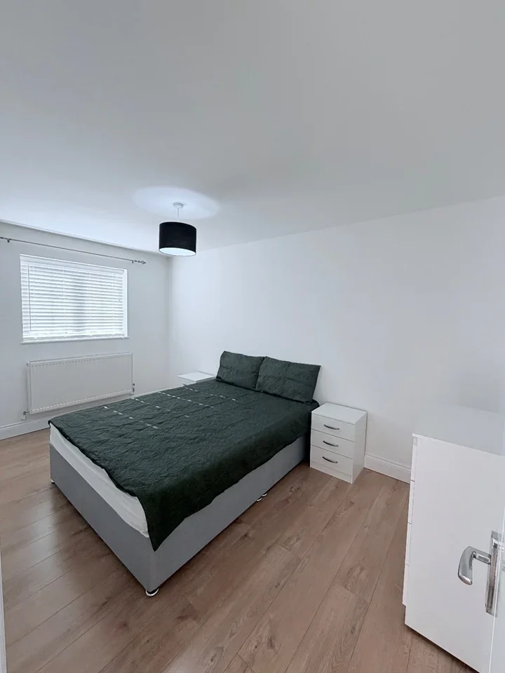 Room Dunnock Road in Greater London