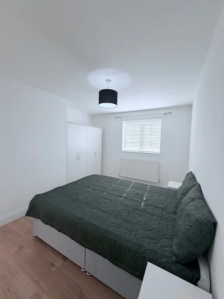 Room Dunnock Road in Greater London