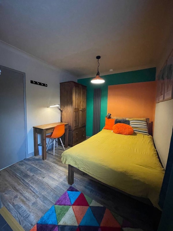 Room Lime Tree Crescent in Redditch