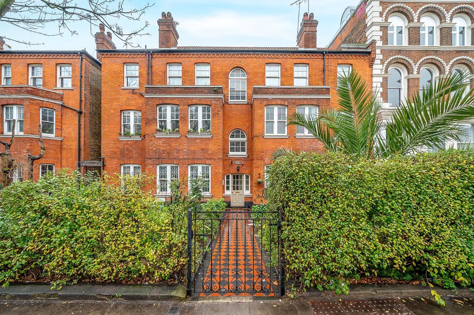 Flat Holloway Road in Greater London