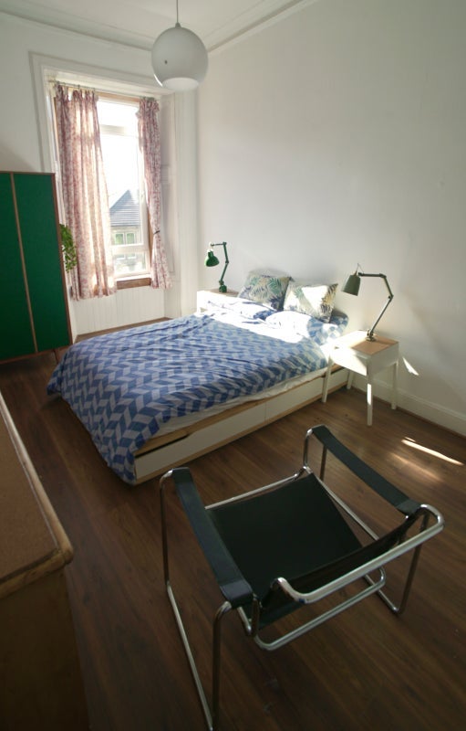 Room Whitehill Street in Glasgow