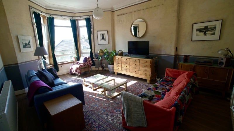 Room Whitehill Street in Glasgow