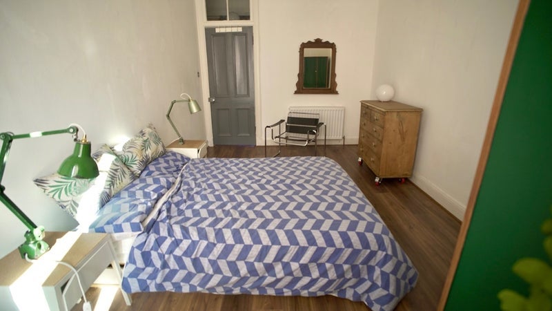 Room Whitehill Street in Glasgow