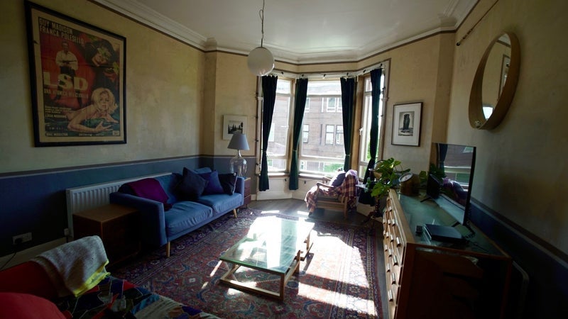 Room Whitehill Street in Glasgow
