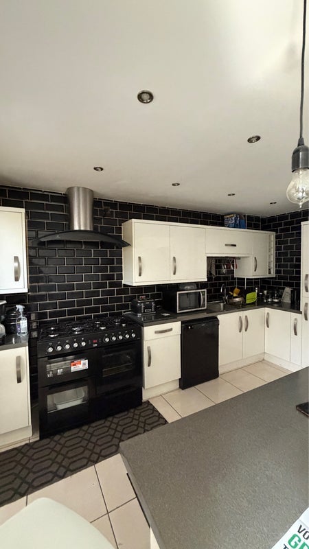 Room Hestor Walk in Manchester