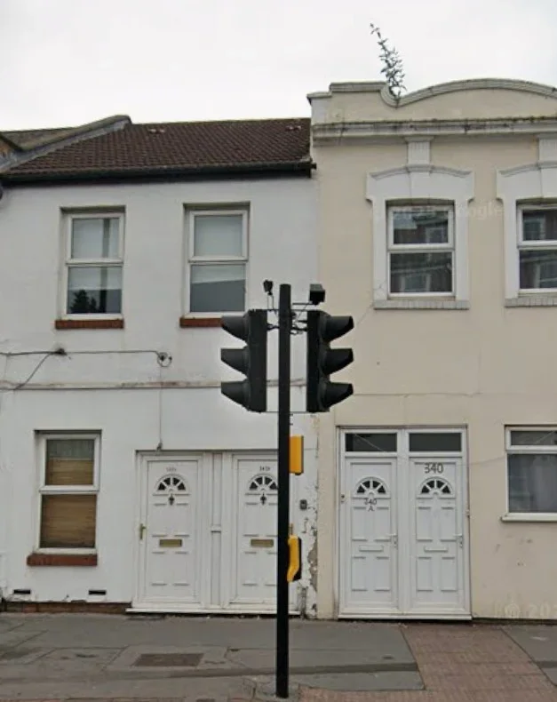 Flat Whitehorse Road in Greater London