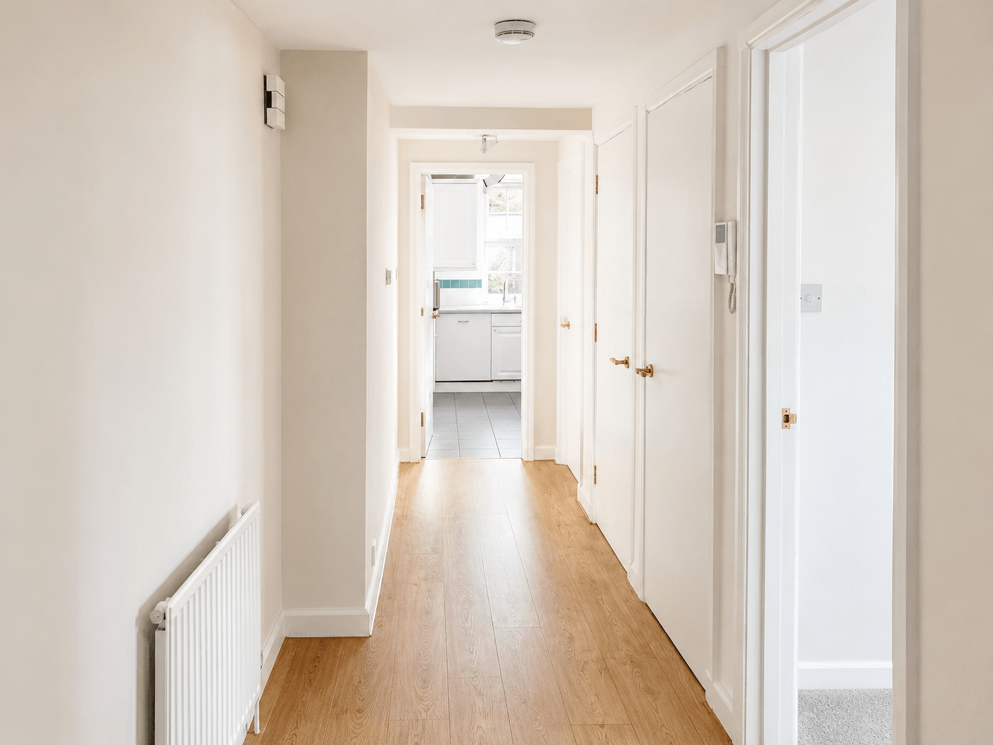 Flat Heathview Court in Greater London