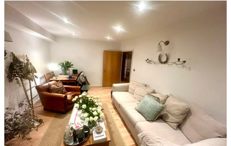 Room Chicksand Street in Greater London