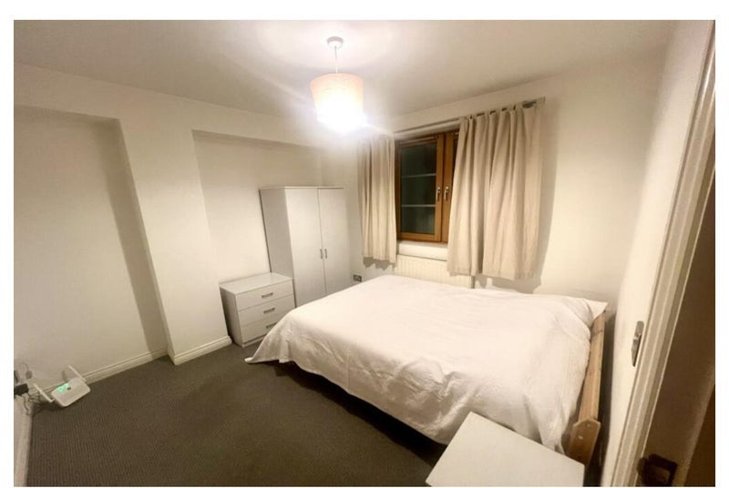 Room Chicksand Street in Greater London