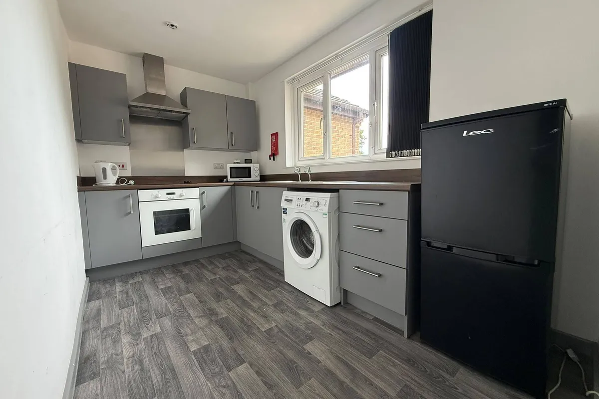 Flat Cecil Avenue in Bradford