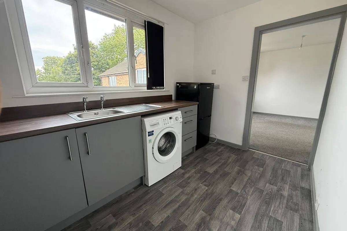 Flat Cecil Avenue in Bradford
