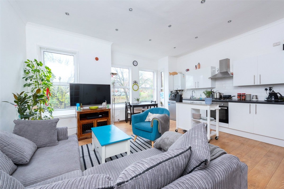 Flat Leigham Vale in Greater London