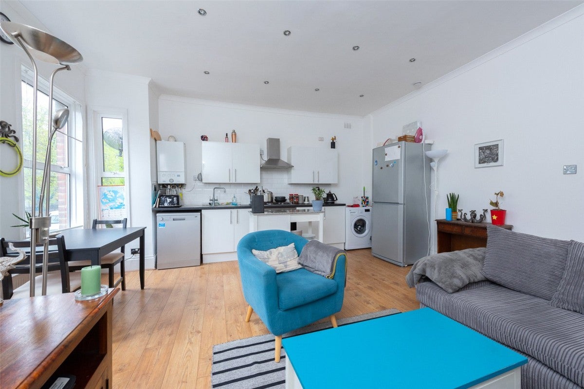 Flat Leigham Vale in Greater London