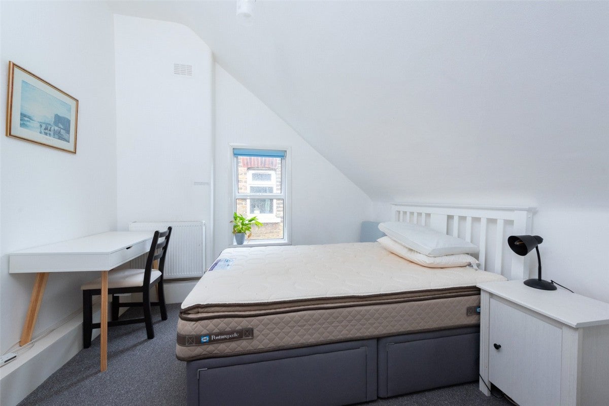Flat Leigham Vale in Greater London