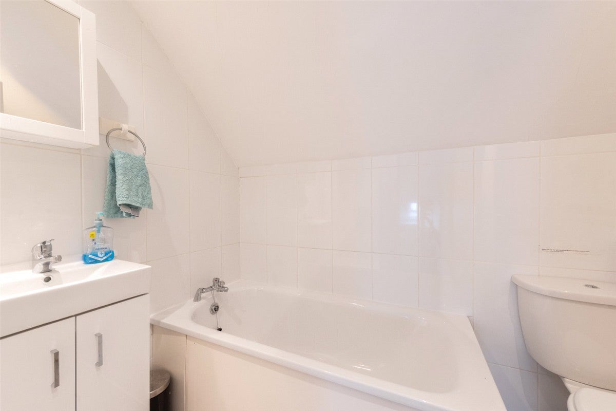 Flat Leigham Vale in Greater London