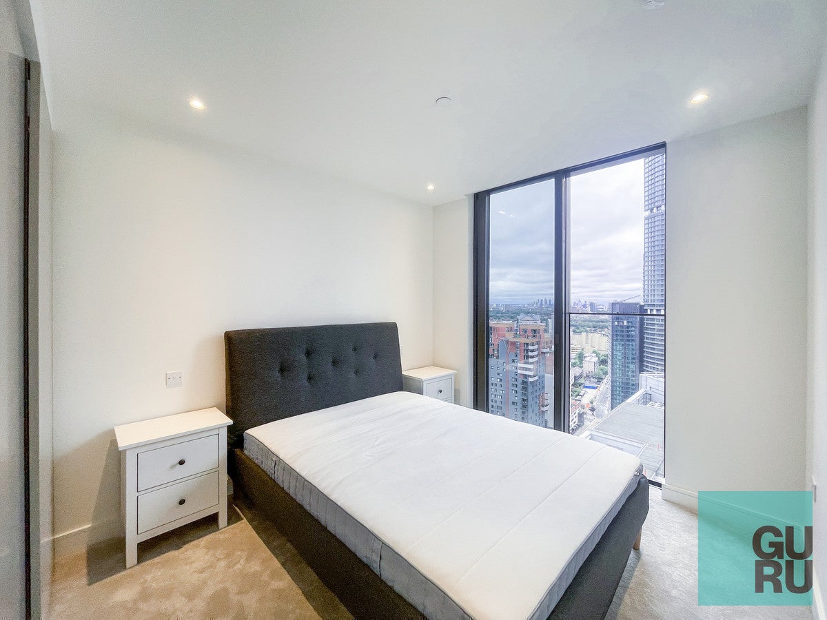 Flat South Quay Plaza in Greater London