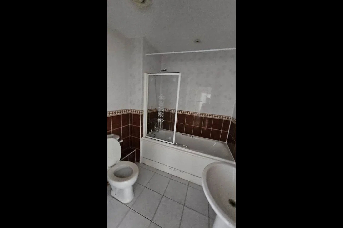 Room Ladbroke Road in Reigate and Banstead