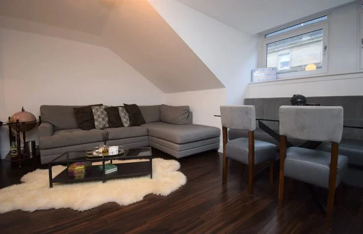 Flat Ingram Street in Glasgow