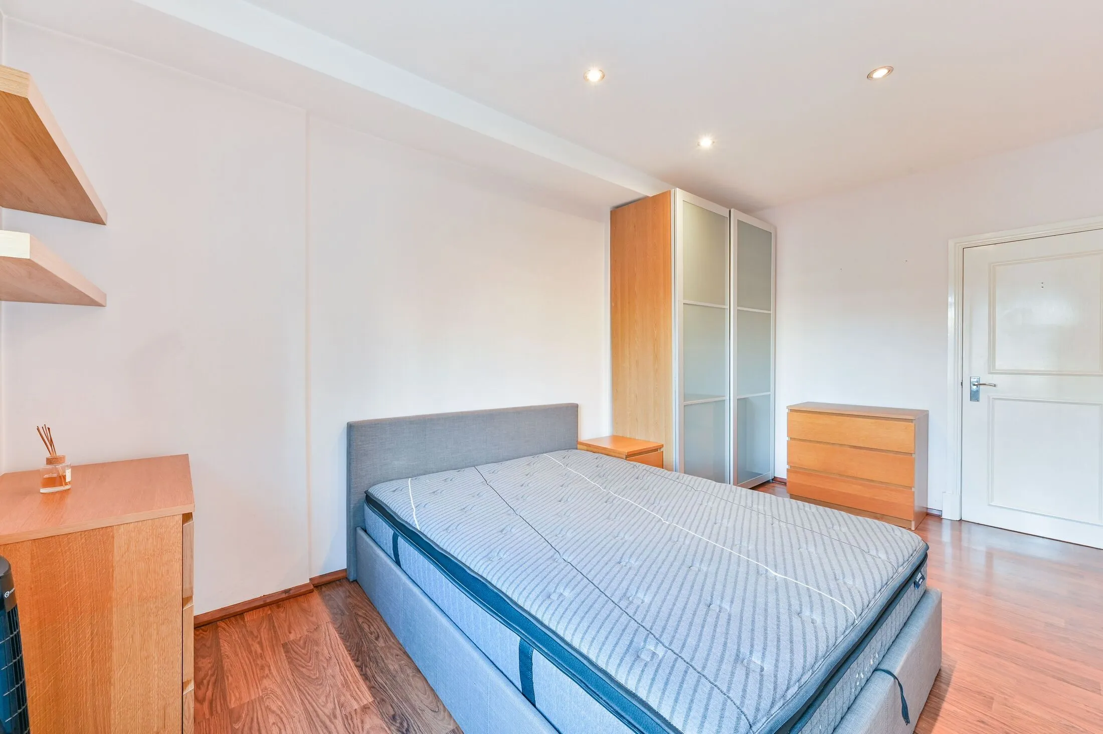Flat Forset Street in City of Westminster