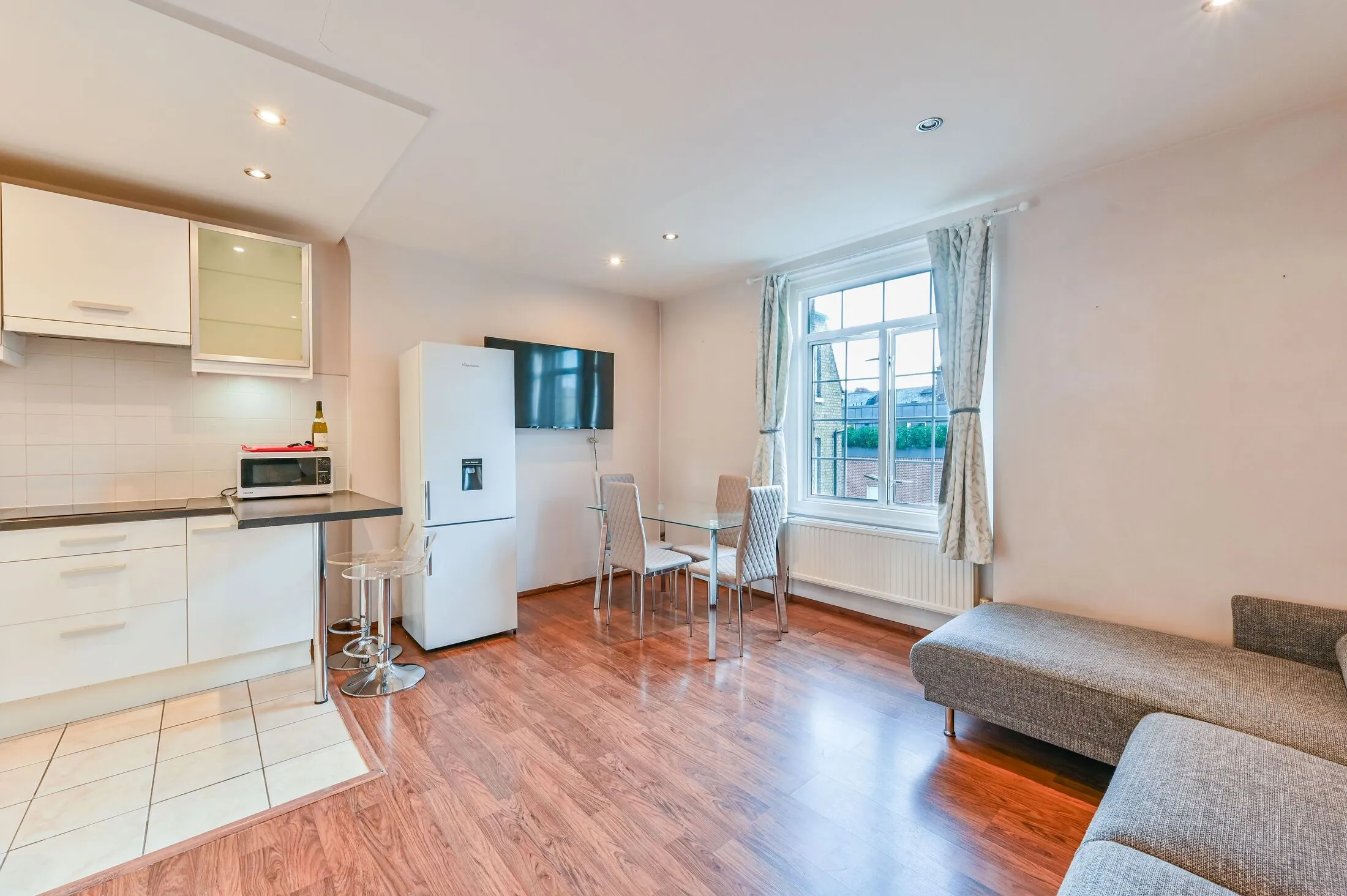 Flat Forset Street in City of Westminster