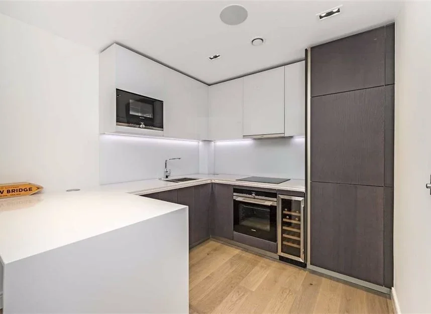 Flat Kew Bridge Road in Greater London