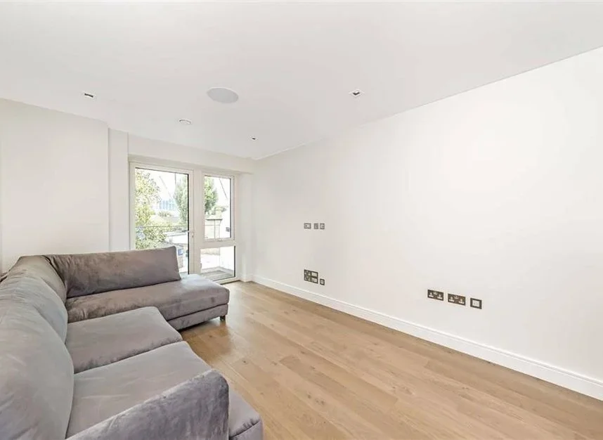Flat Kew Bridge Road in Greater London
