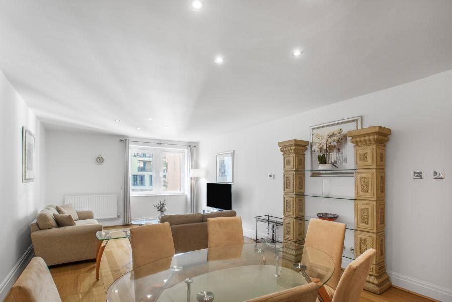 Flat Warwick Road in Greater London