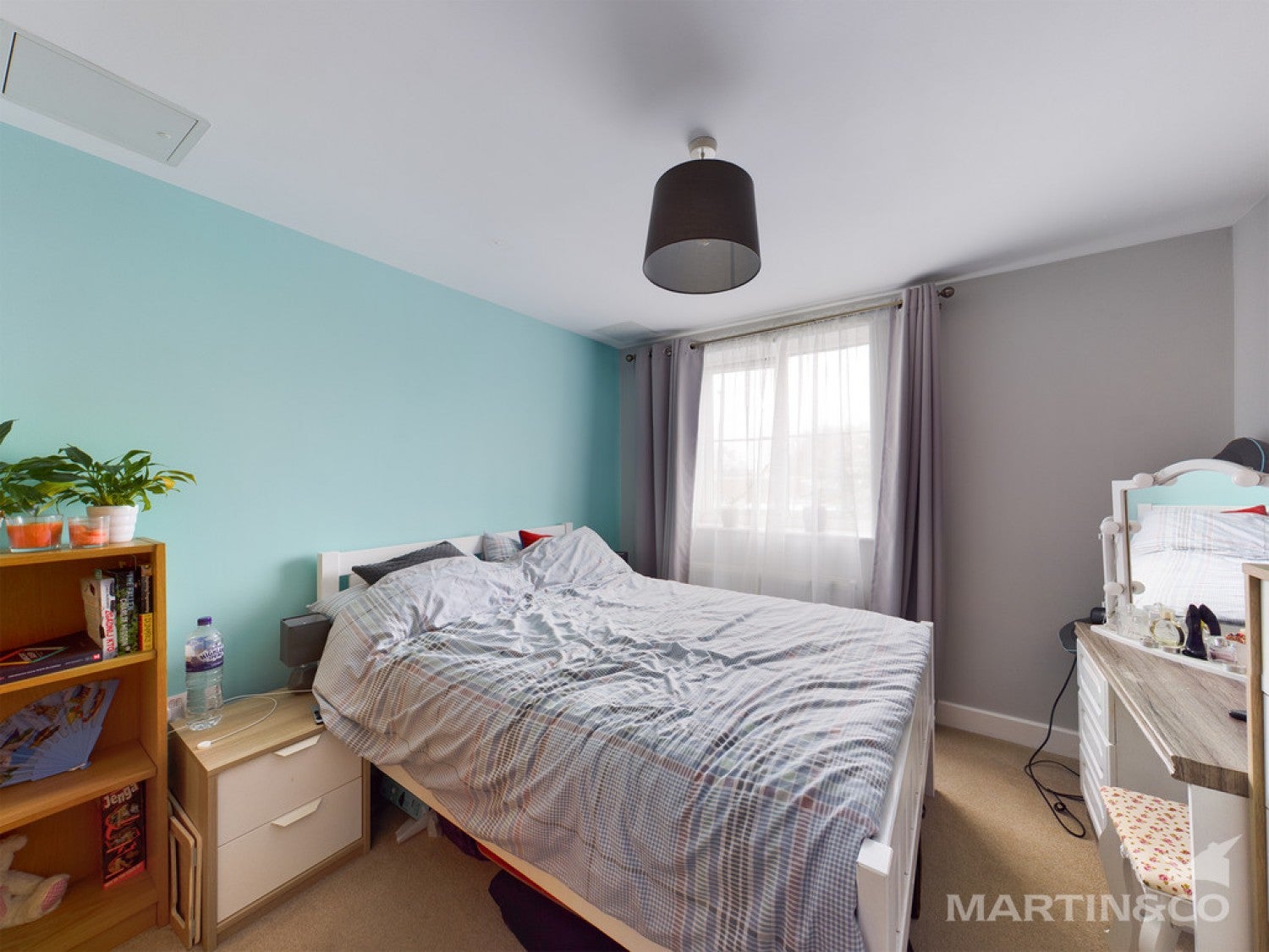 Flat Durban Road in Arun
